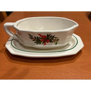 Pfaltzgraff Christmas Heritage Gravy Boat with Saucer
